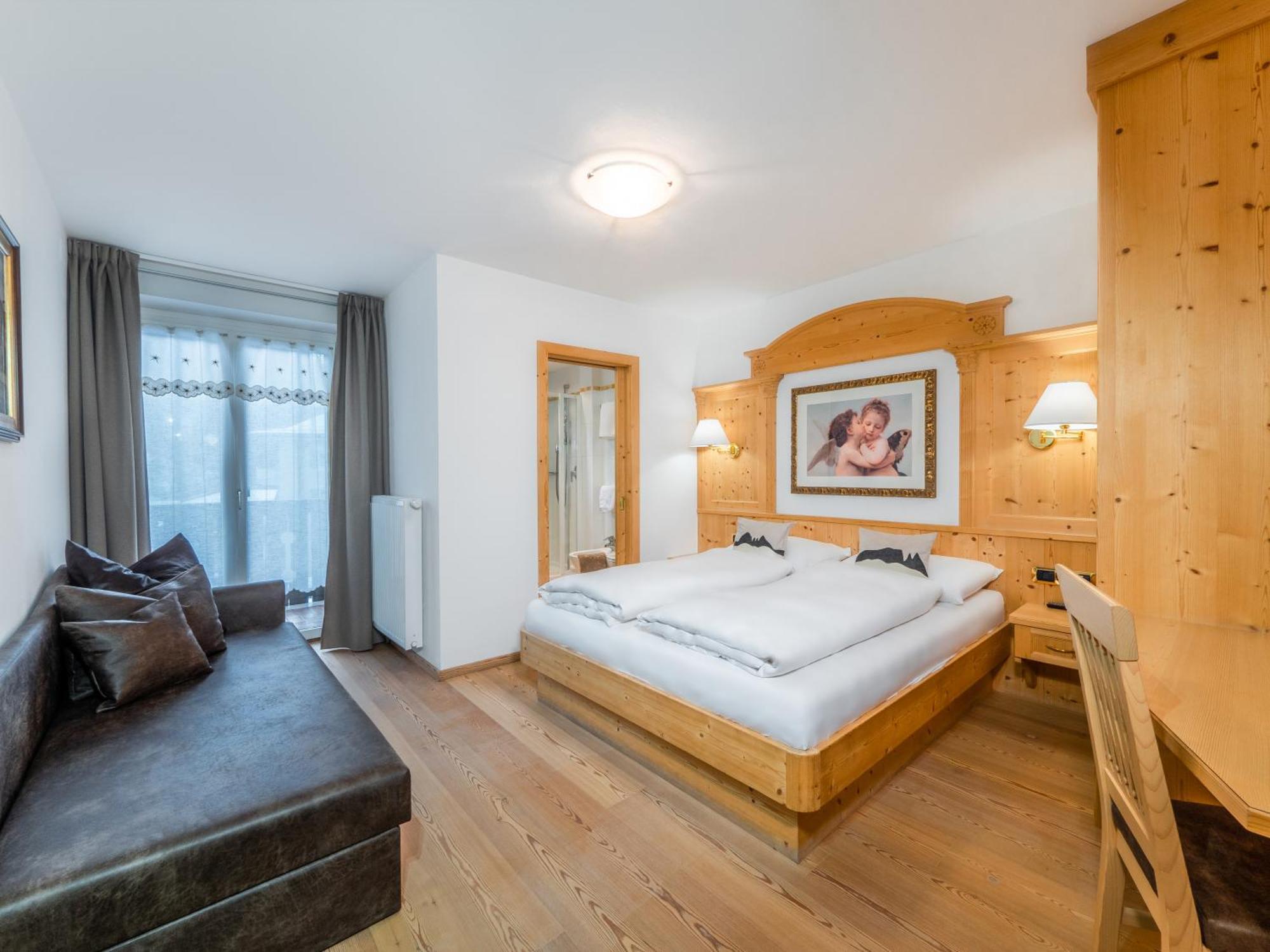 Marina Contacless Check In * Santa Cristina Val Gardena